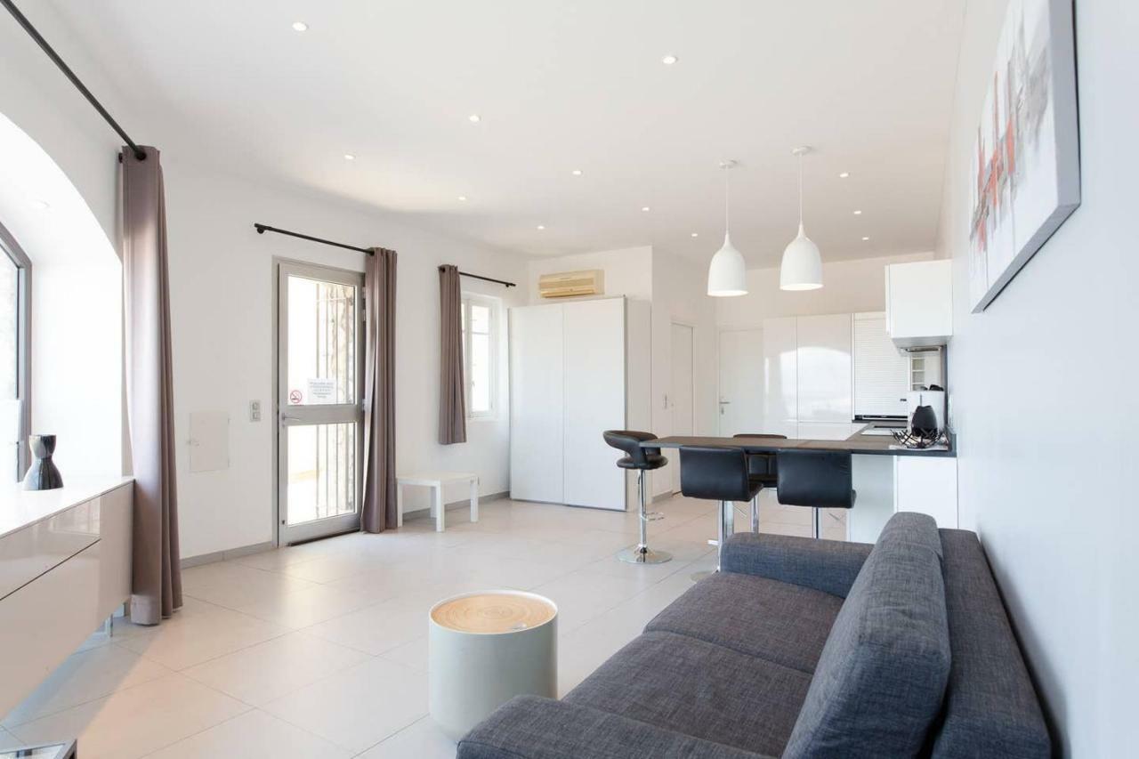Appartement 4 Personnes Vue Mer Remparts Antibes Exterior photo